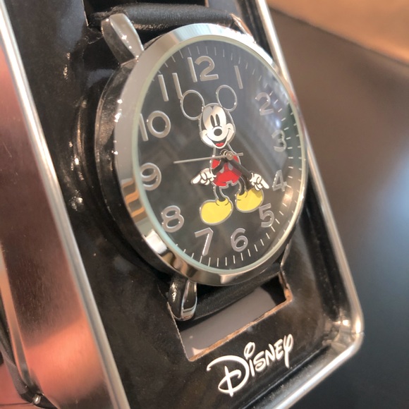 ❌SOLD❌ New! Men’s Style Disney Wrist Watch - Picture 1 of 7